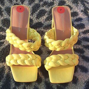 BCBGeneration Finaa Yellow Strap Sandal, EUC Size 7
